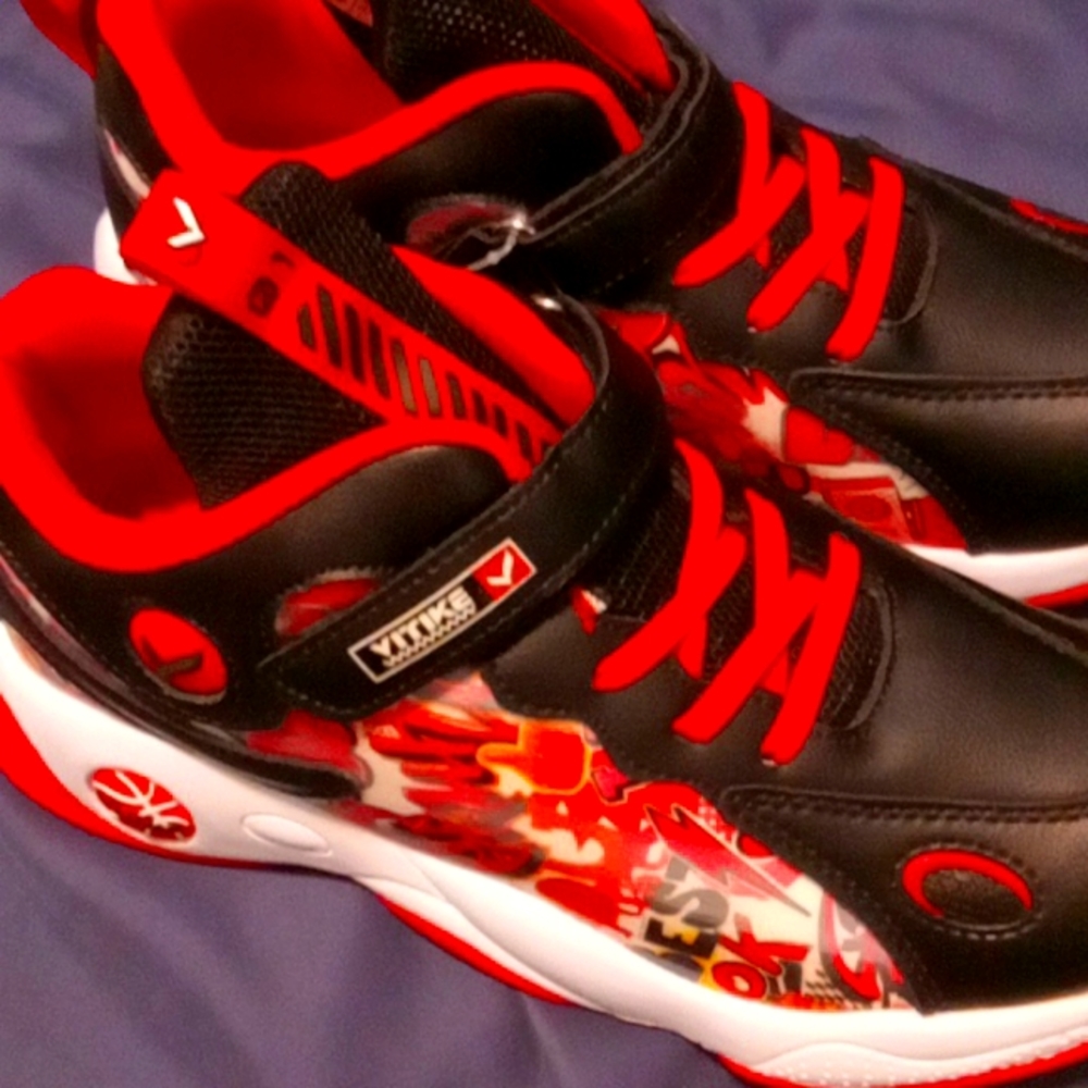 Kids Fashion high top basketball shoes for comfort Non-slip performance